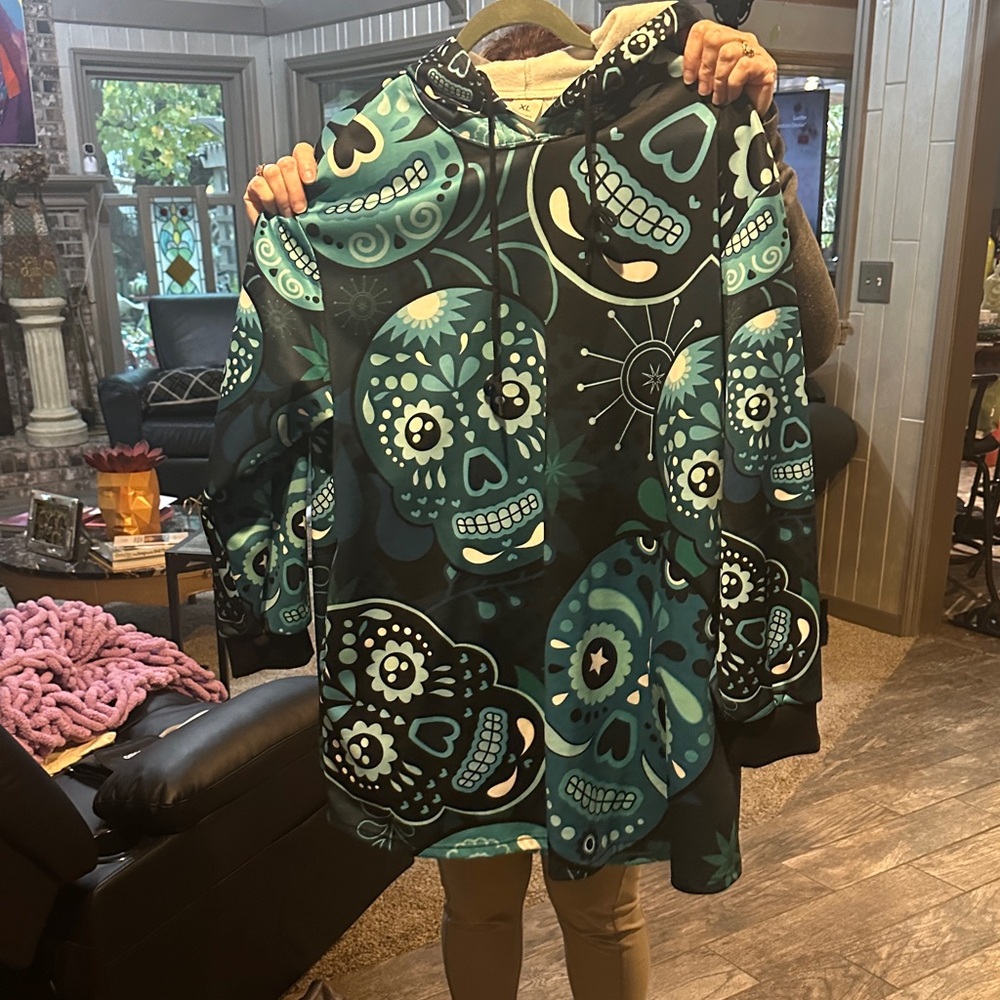 Skull Pattern Hoodie in Black and Teal